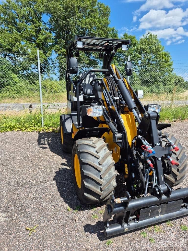 JCB 403 لوادر صغيرة