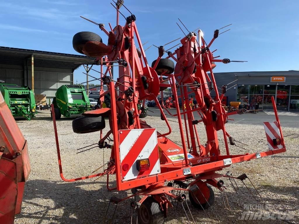 Kuhn GF8702 مكابس وميبسات التبن