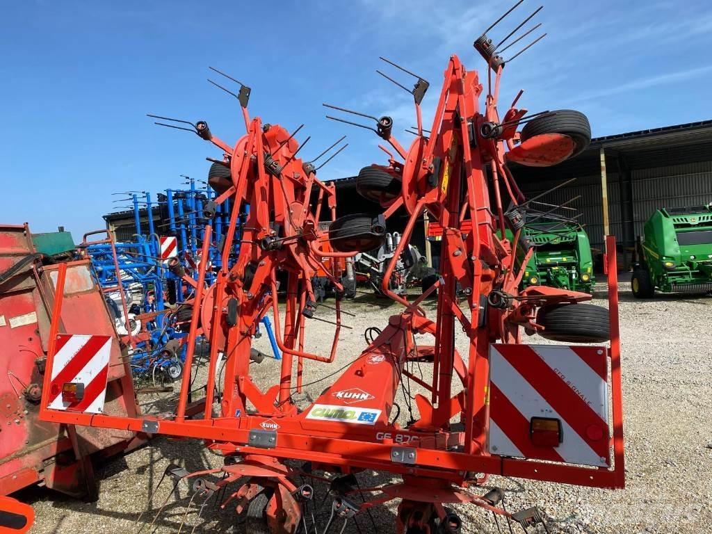Kuhn GF8702 مكابس وميبسات التبن