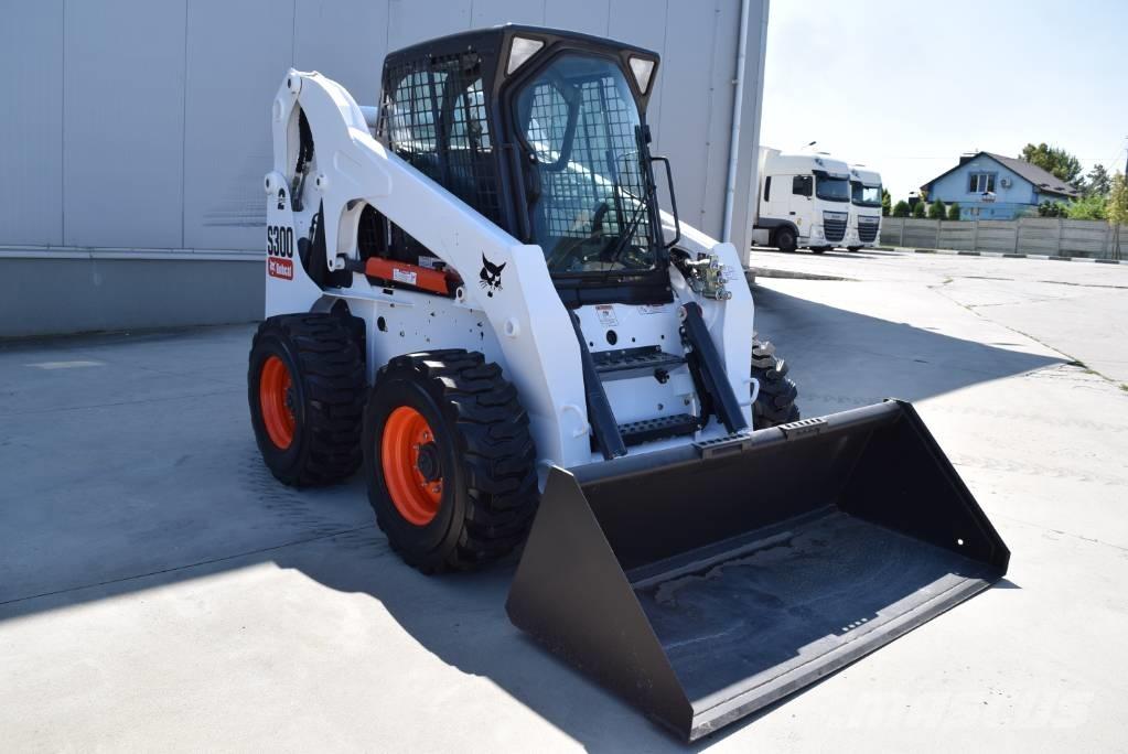 Bobcat S 300 لوادر انزلاقية التوجيه