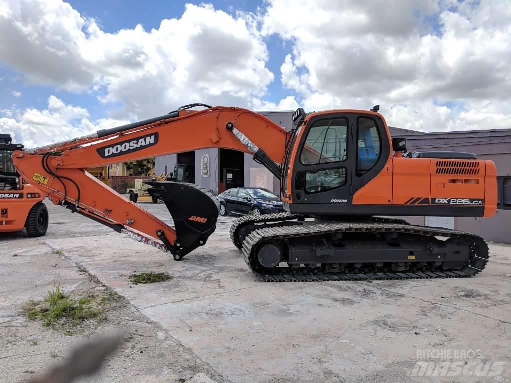 Doosan DX 225 LCA حفارات زحافة