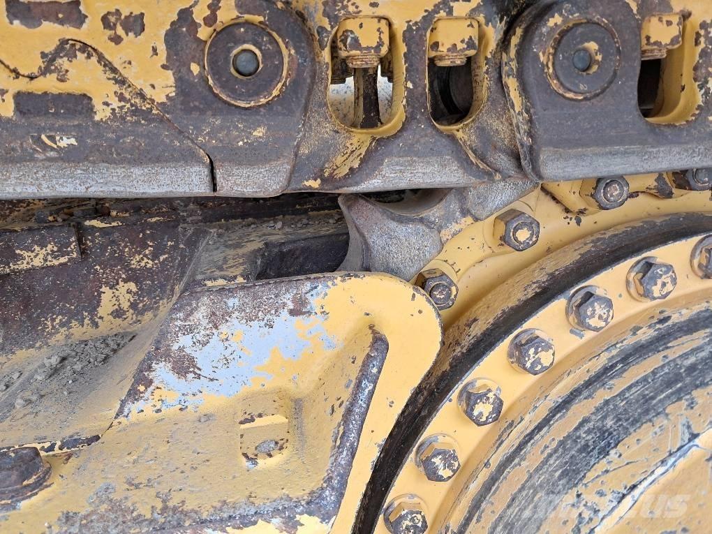 Komatsu D61PXI-24E0 بلدوزرات مجنزرة