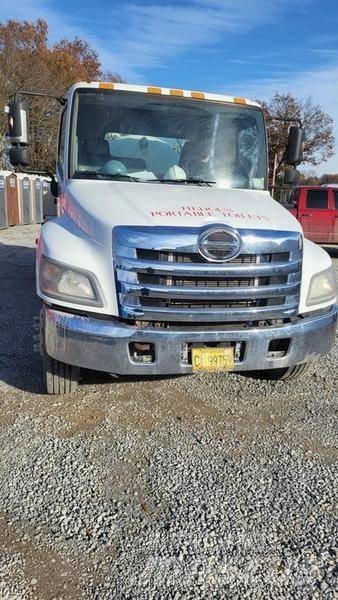 Hino Toilet Truck شاحنات ذات صهاريج