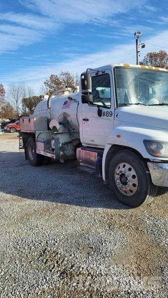 Hino Toilet Truck شاحنات ذات صهاريج