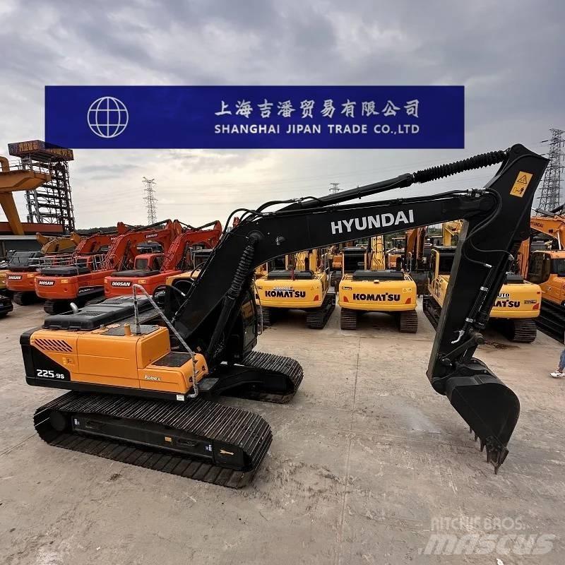 Hyundai R225 حفارات زحافة