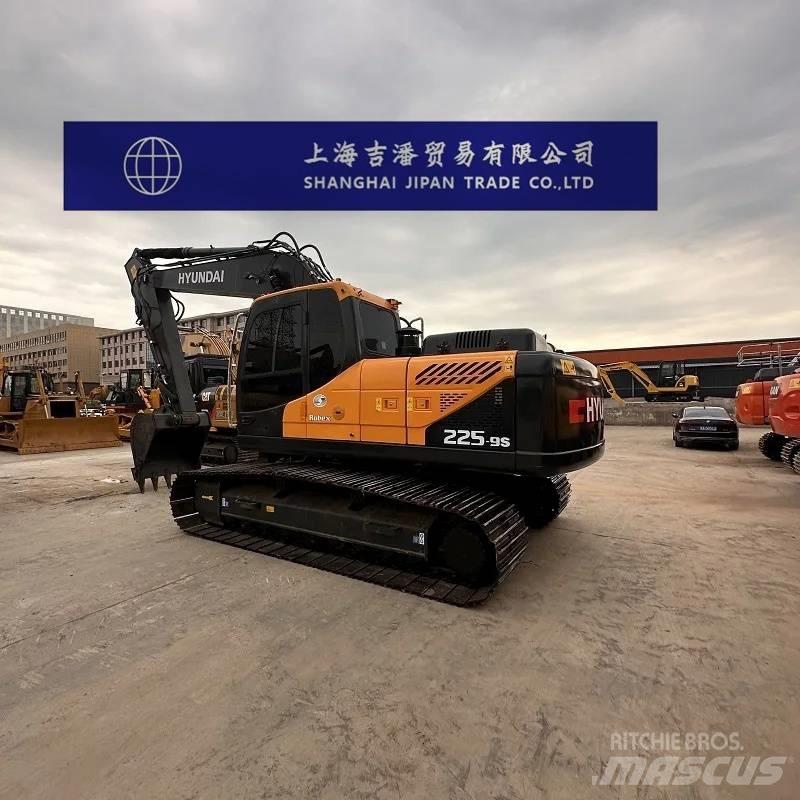 Hyundai R225 حفارات زحافة