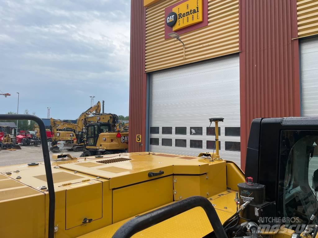 CAT 330 حفارات زحافة