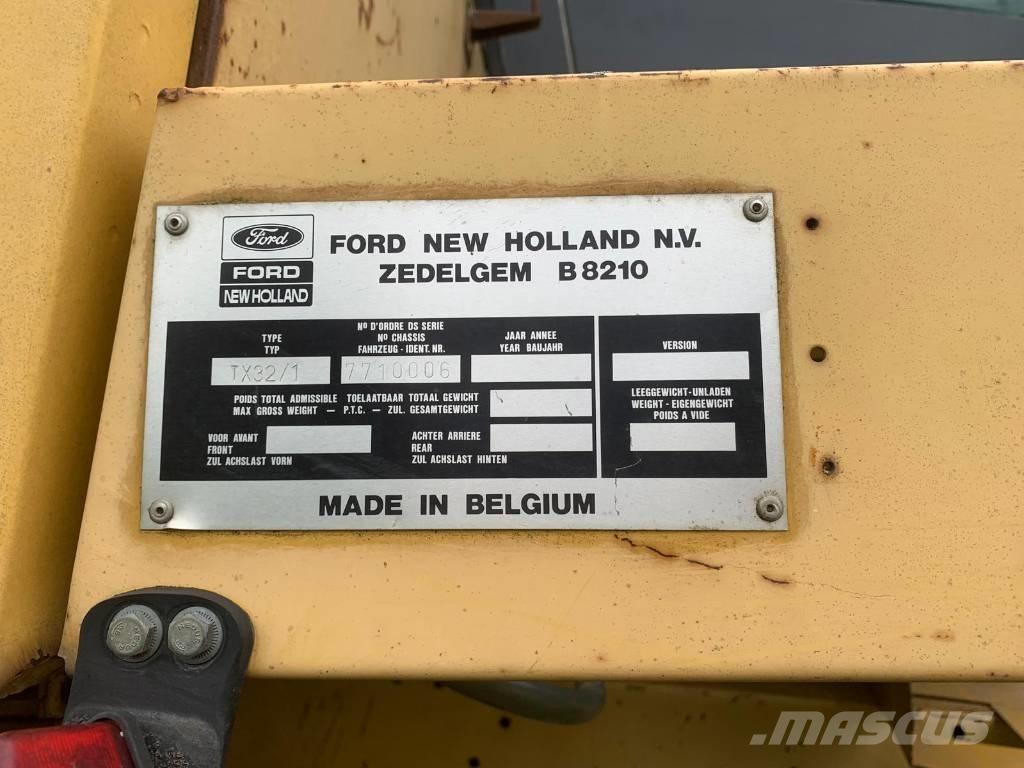 New Holland TX 32 حصادات
