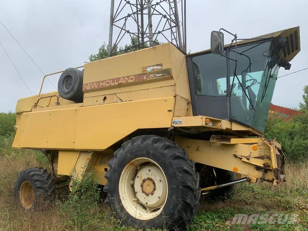 New Holland TX 32 حصادات
