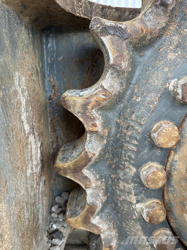 Liebherr R 936 LC حفارات زحافة