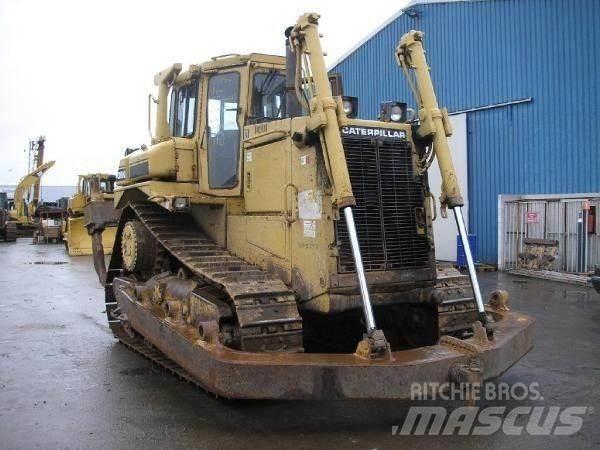 CAT D8N بلدوزرات مجنزرة