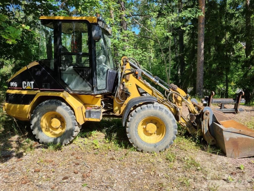 CAT 906 لوادر بعجل