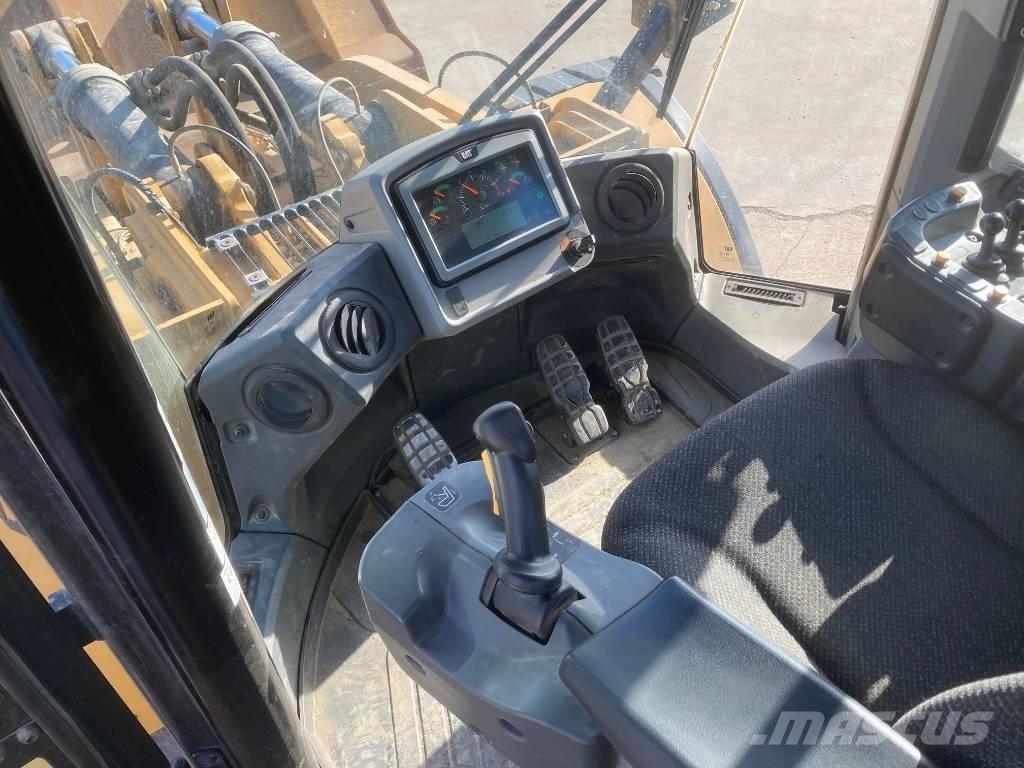 CAT 980M لوادر بعجل