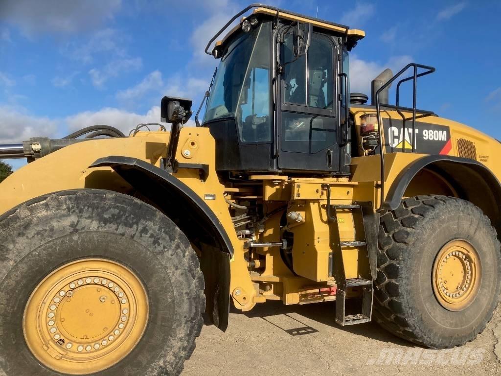 CAT 980M لوادر بعجل