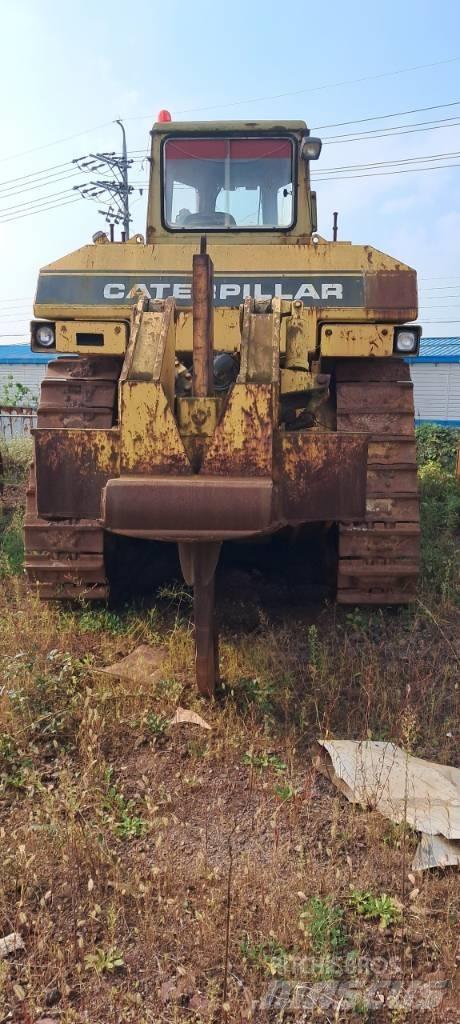 CAT D 9 N بلدوزرات مجنزرة