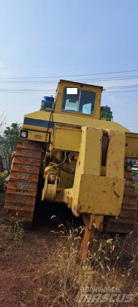 CAT D 9 N بلدوزرات مجنزرة