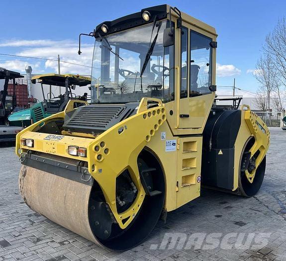 Bomag BW 161 AD-4 مداحل ثنائية الاسطوانة