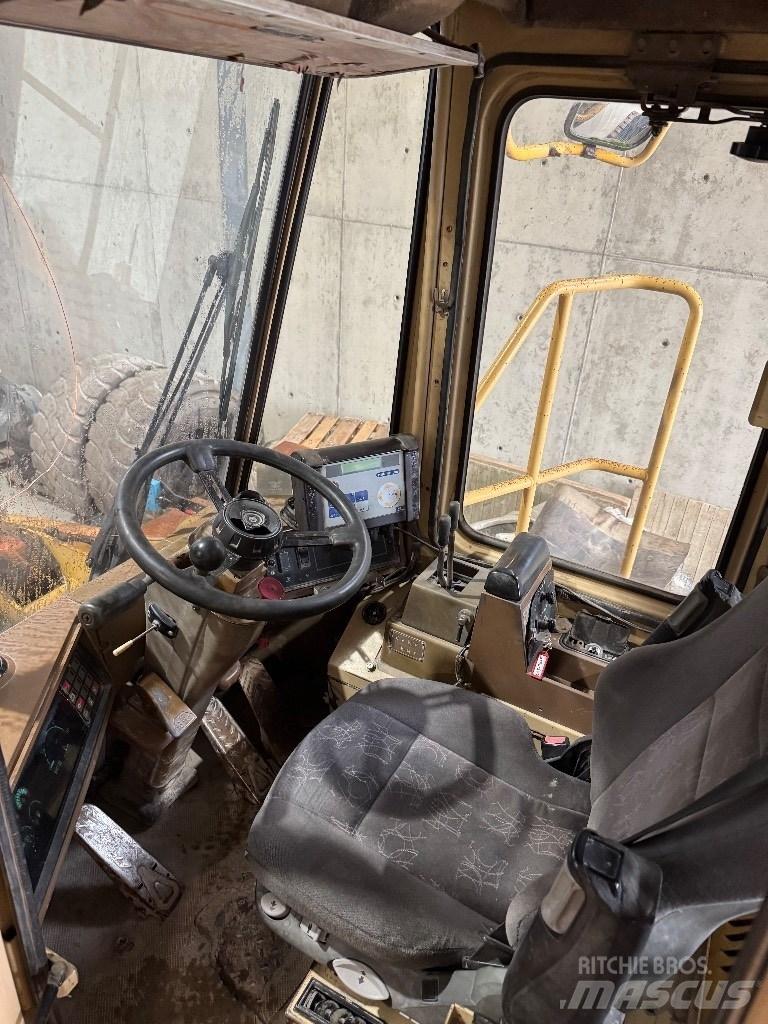 CAT 980 F لوادر بعجل