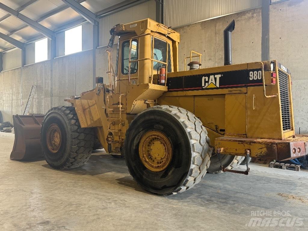 CAT 980 F لوادر بعجل