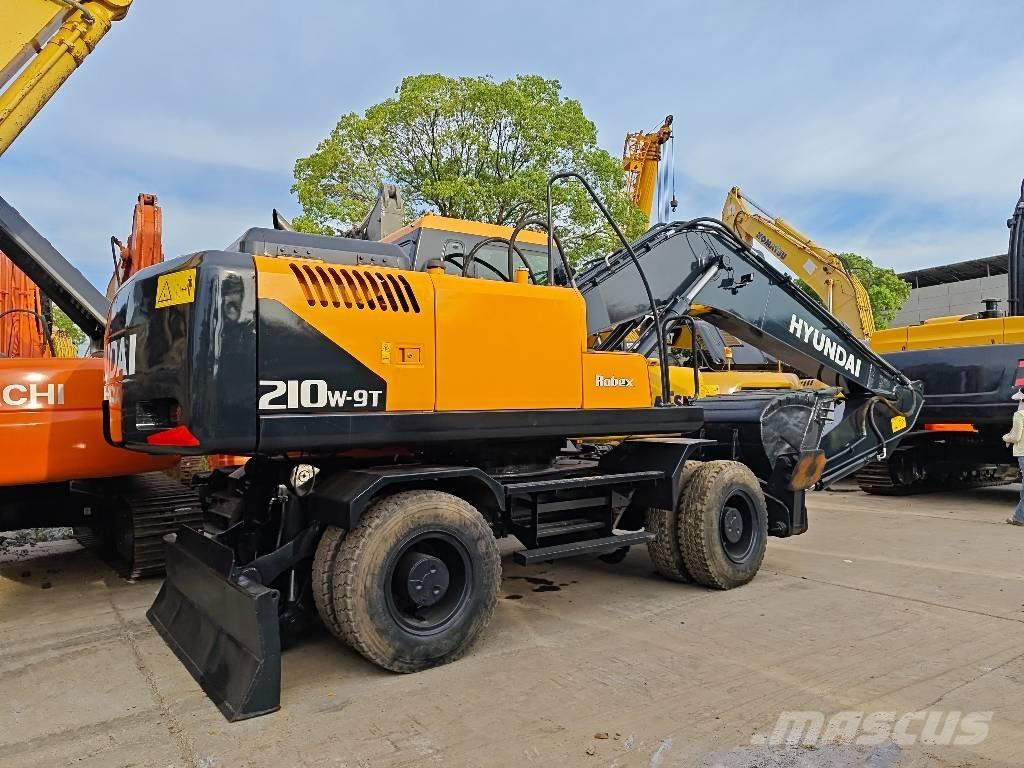 Hyundai R210W-9 حفارات بعجل
