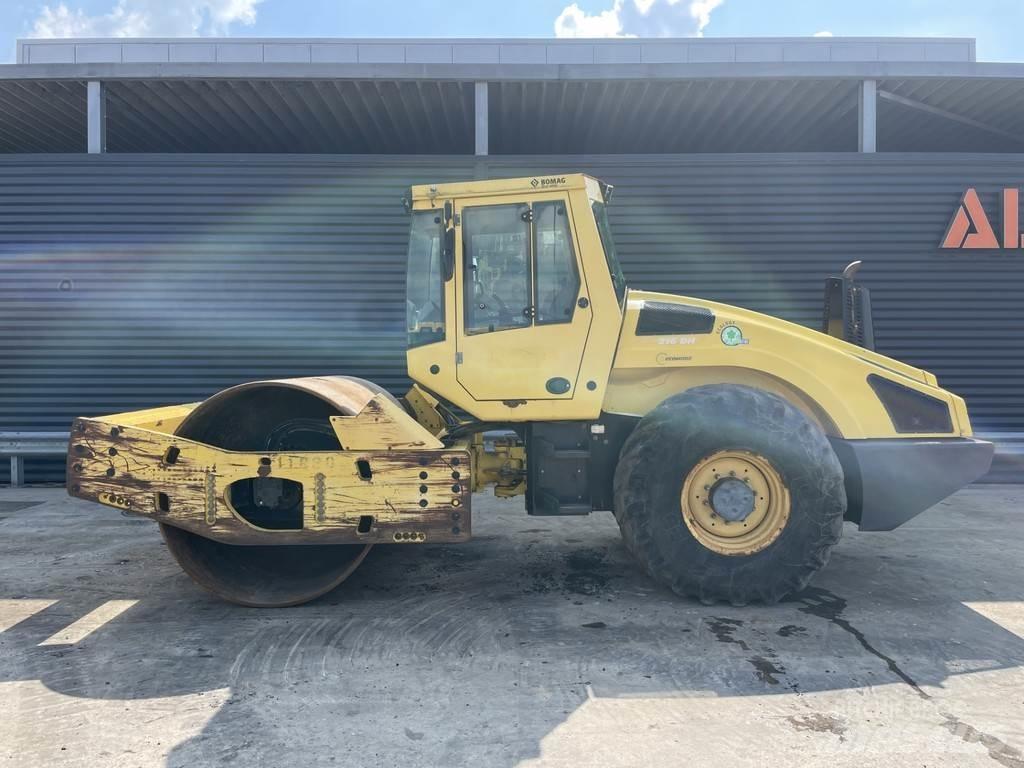 Bomag BW 216 DH-4 مداحل أحادية الأسطوانة