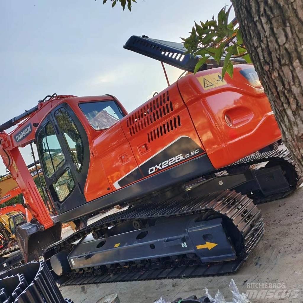 Doosan DX 225 LC حفارات زحافة