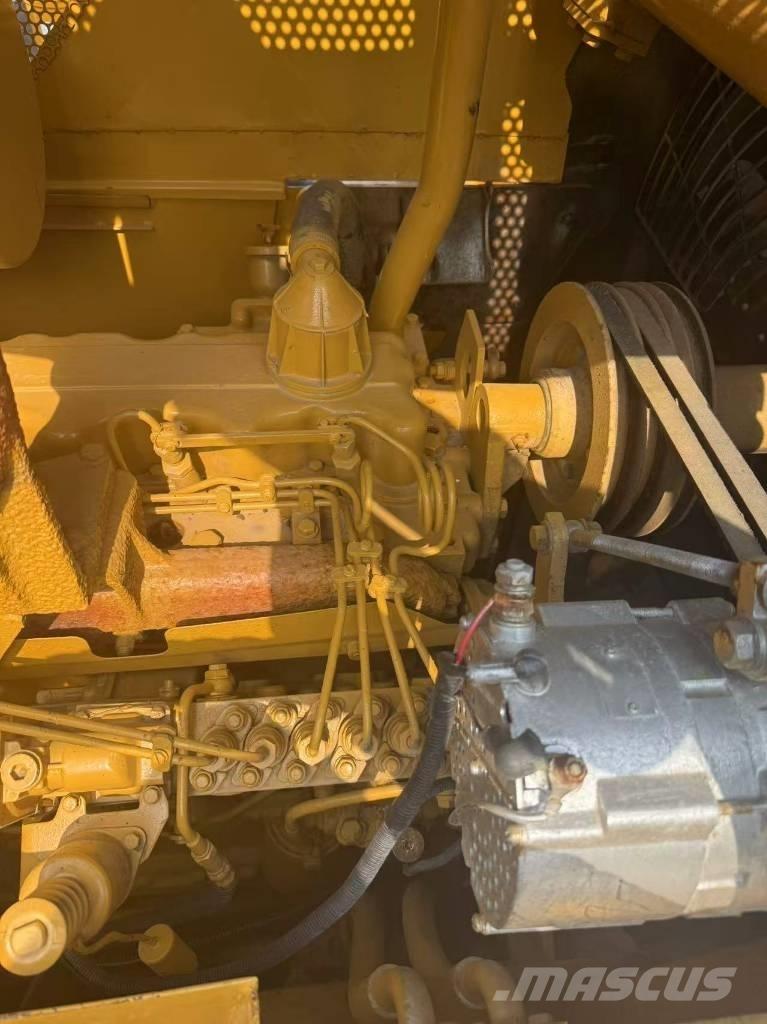 CAT D 7 G معدات تمهيد الطرق