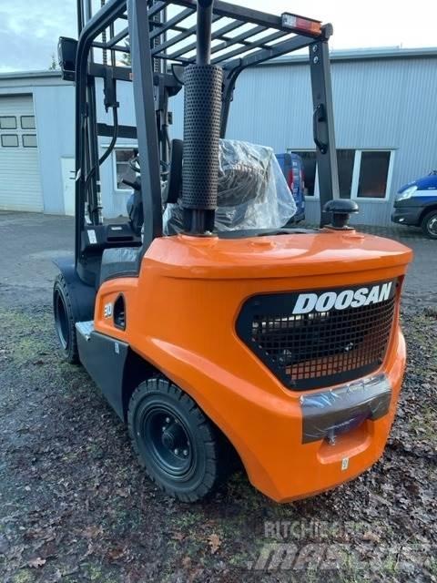 Doosan D30NXS شاحنات الديزل