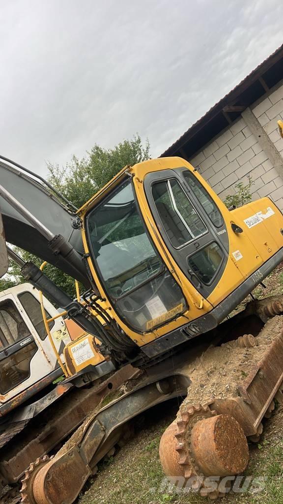 Volvo EC 210 LC المسارات والسلاسل والهيكل السفلي