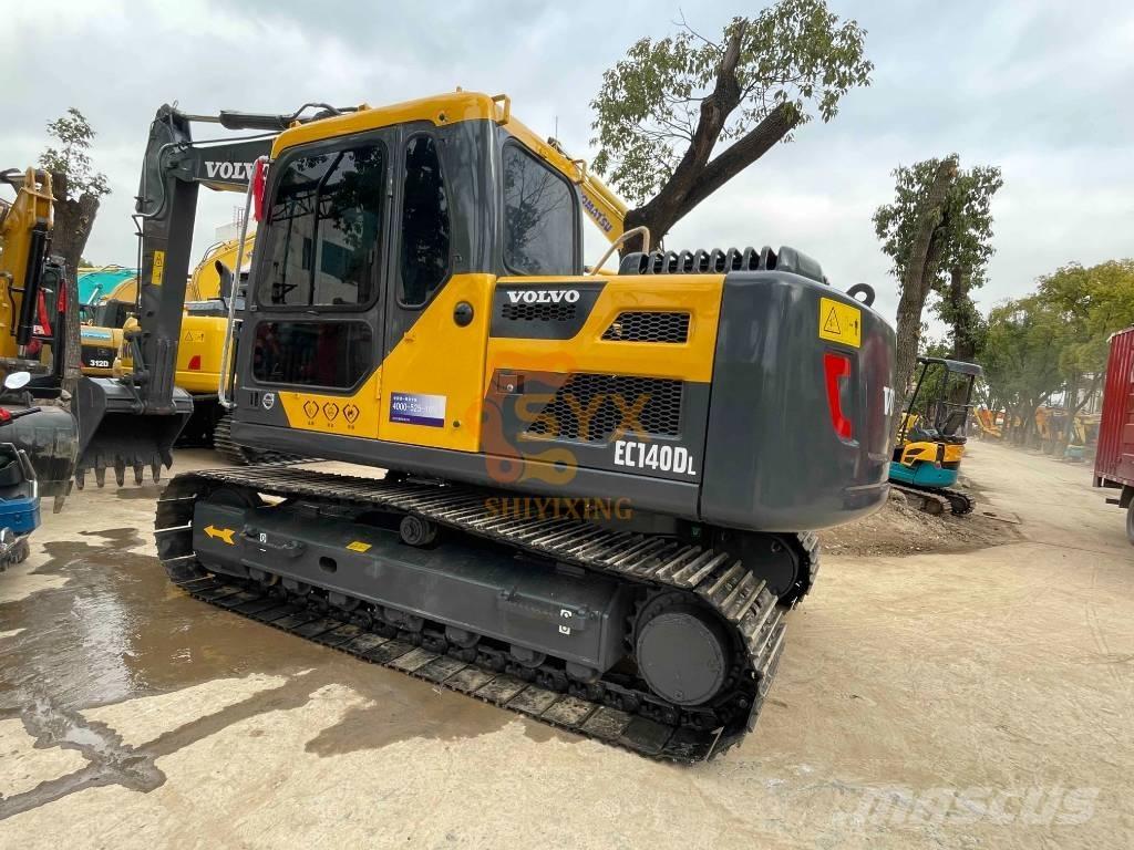 Volvo EC 140 D حفارات زحافة