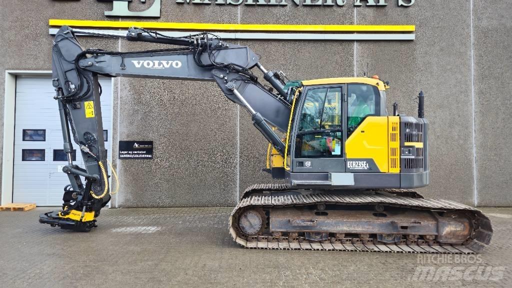 Volvo ECR 235 E L حفارات زحافة