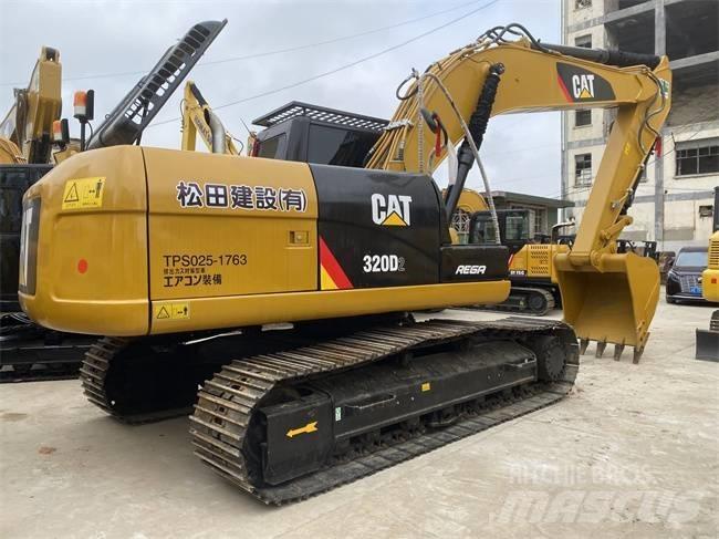 CAT 320 D2 حفارات زحافة