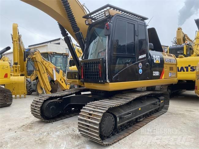 CAT 320 D2 حفارات زحافة