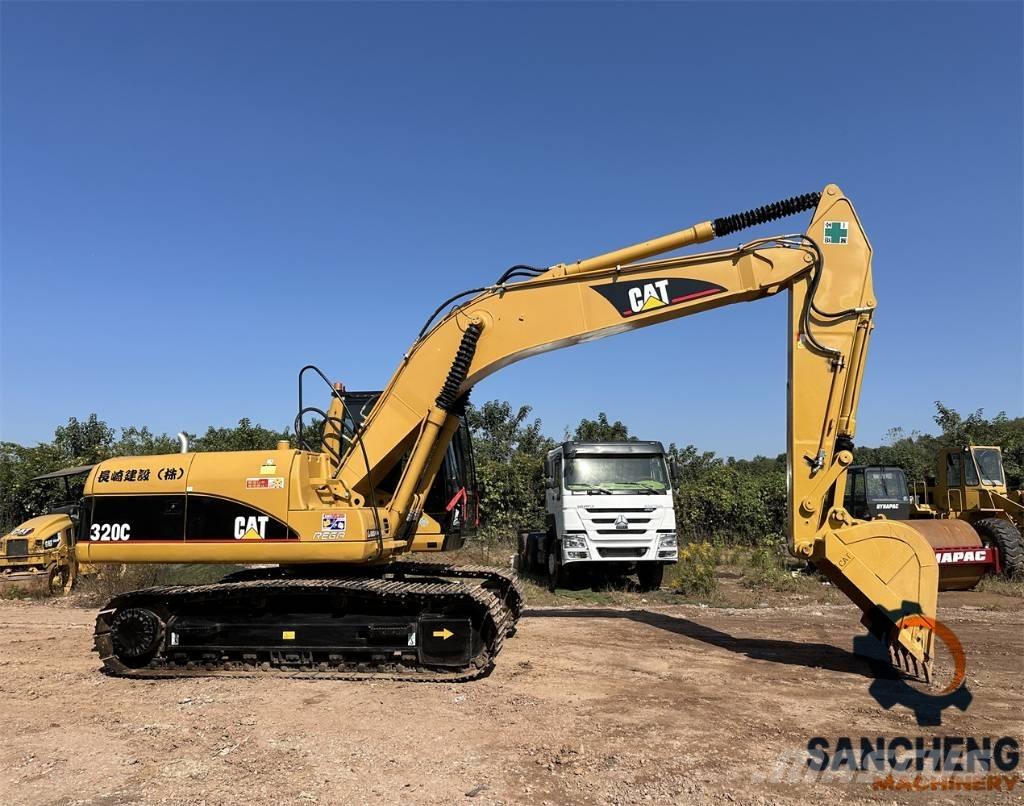 CAT 320 C حفارات زحافة