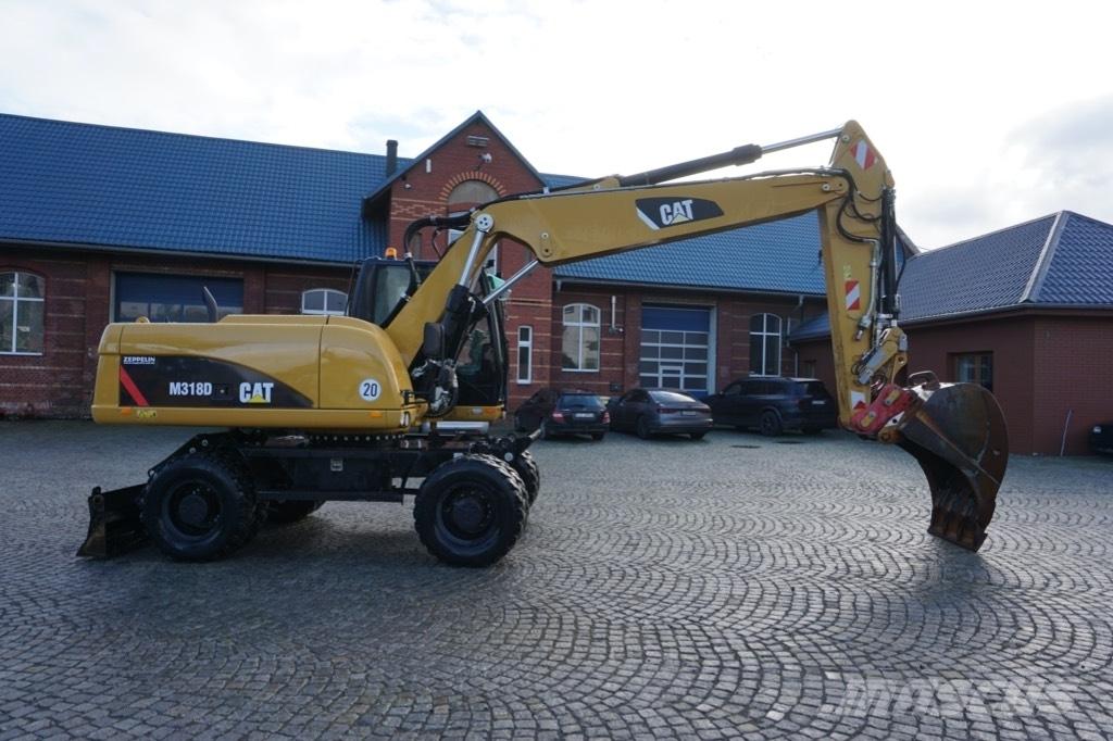 CAT M 318 D حفارات بعجل
