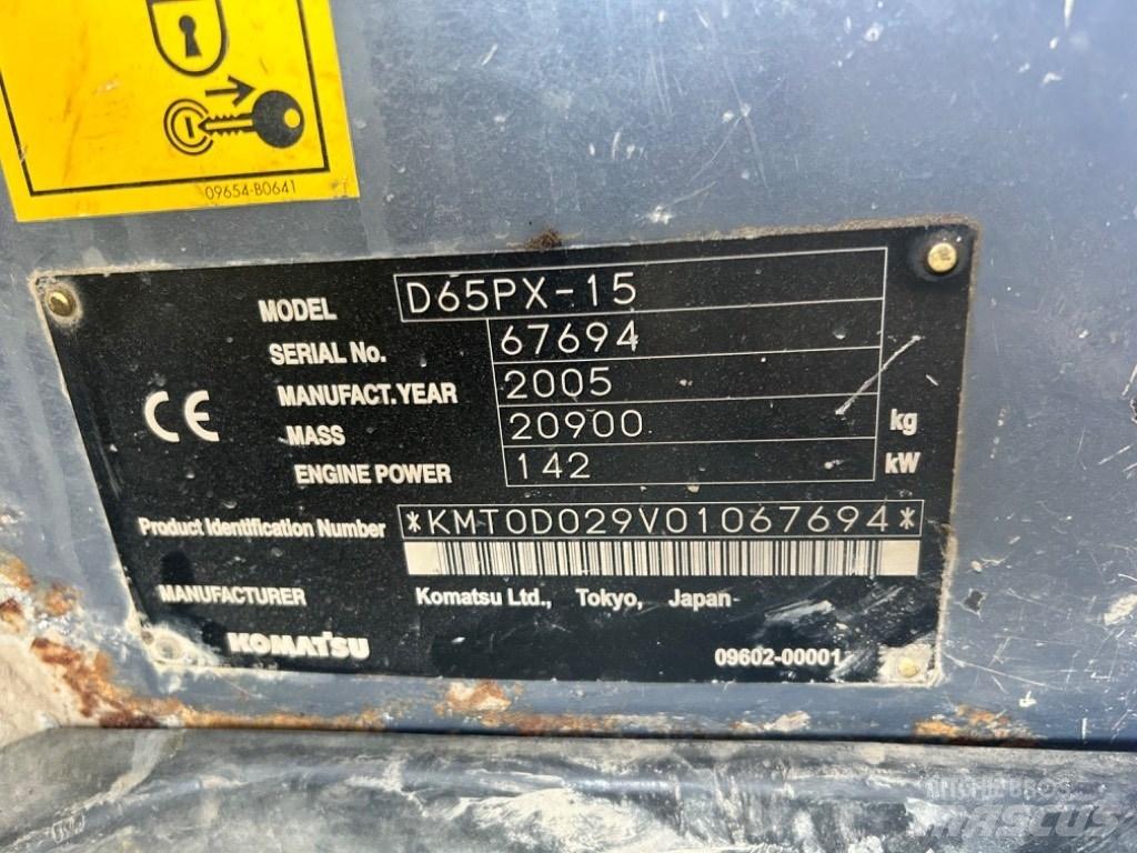 Komatsu D 65 PX-15 بلدوزرات مجنزرة