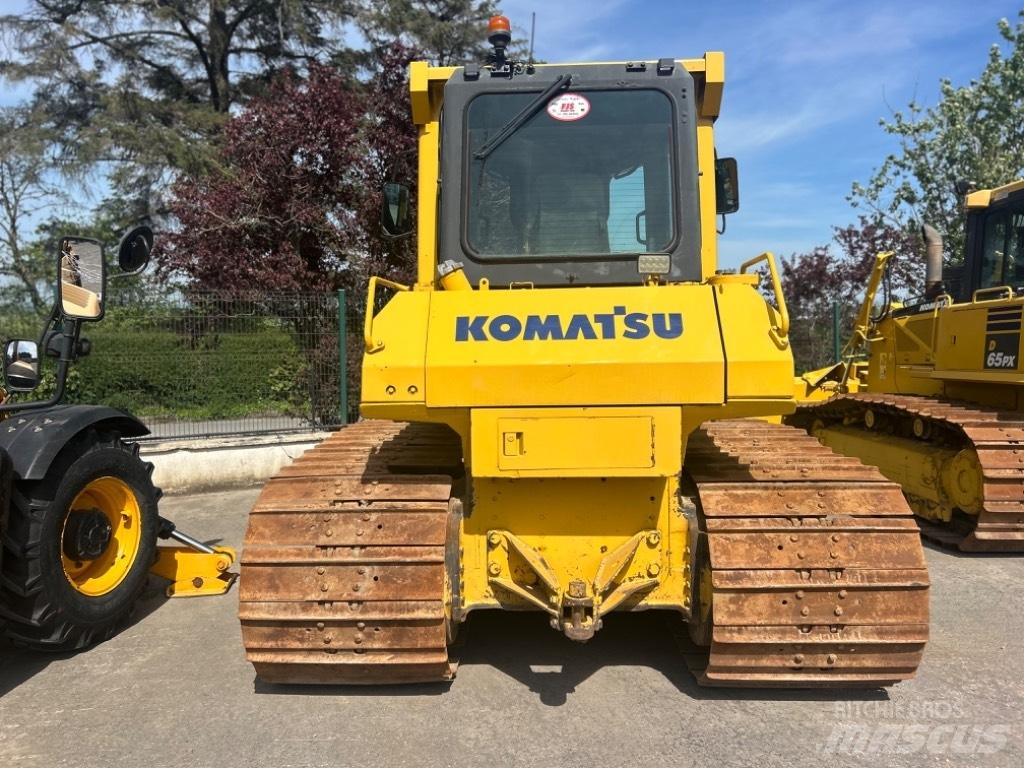 Komatsu D 65 PX-15 بلدوزرات مجنزرة
