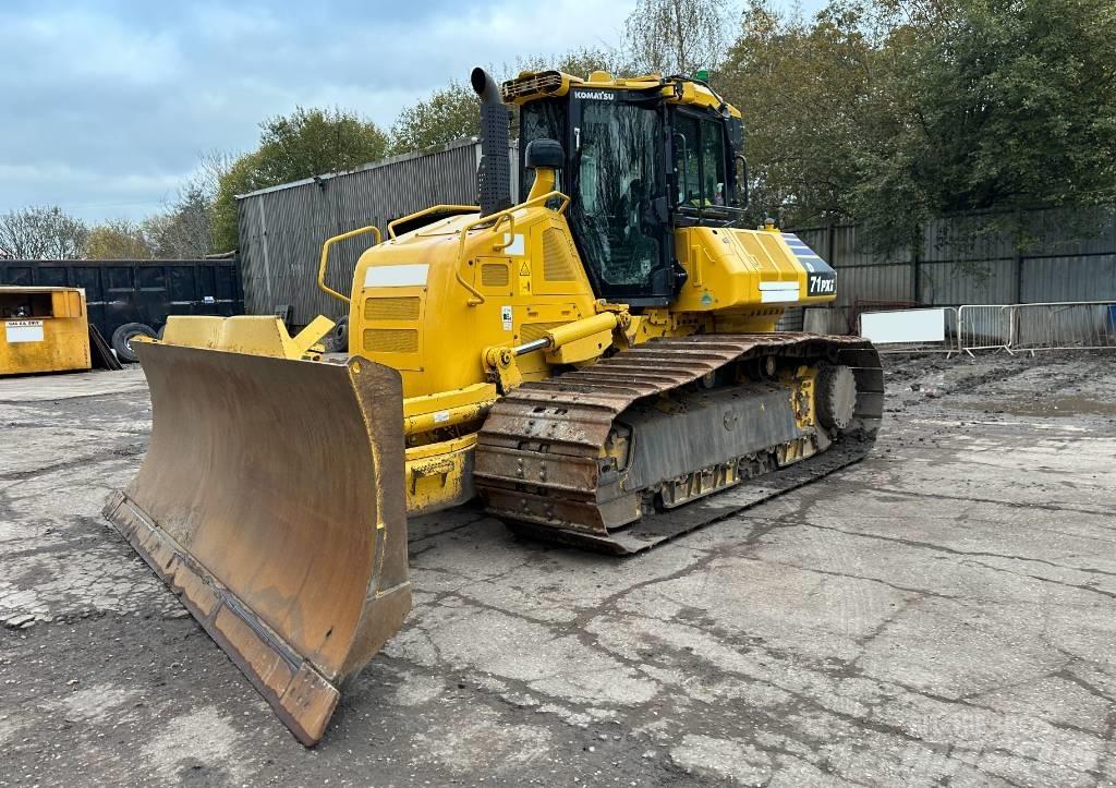 Komatsu D 71P Xi بلدوزرات مجنزرة
