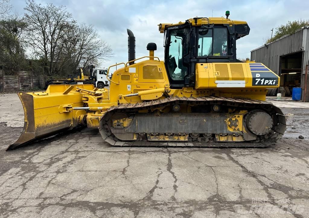 Komatsu D 71P Xi بلدوزرات مجنزرة