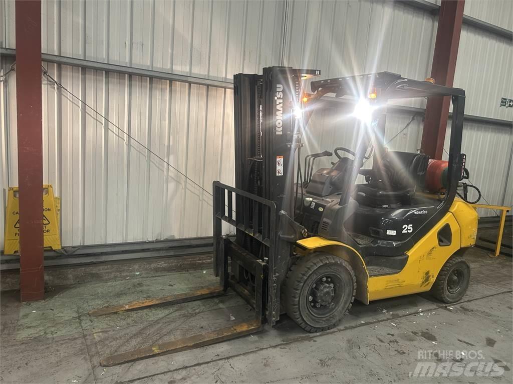 Komatsu FG25HT-17 شاحنات LPG