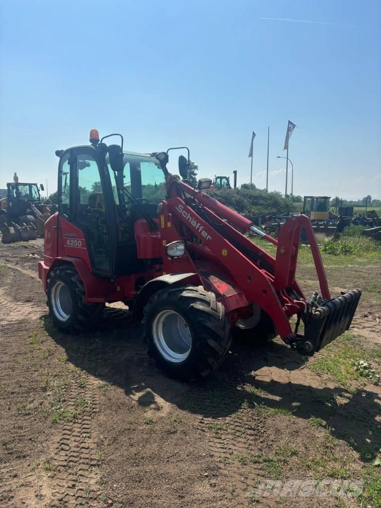 Schäffer 4250 لوادر صغيرة