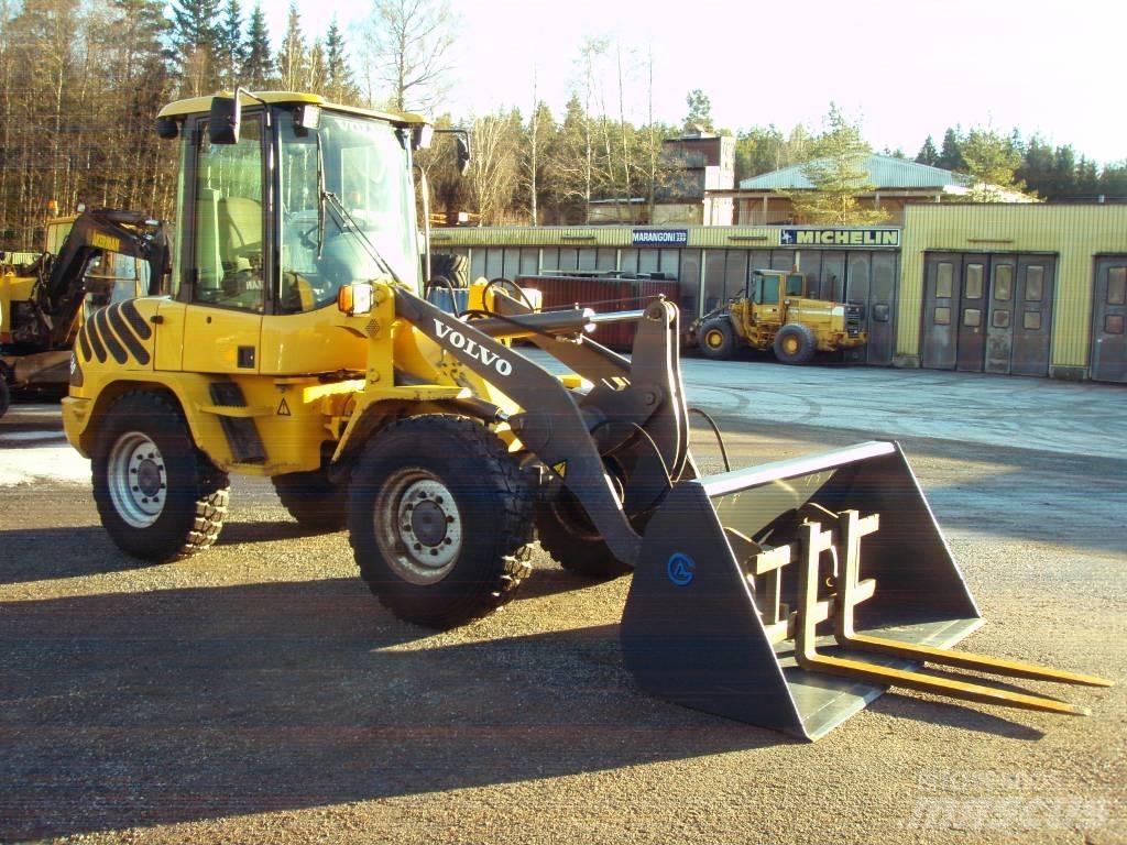 Volvo L 30 لوادر بعجل