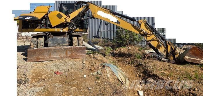 CAT M 313 D حفارات بعجل