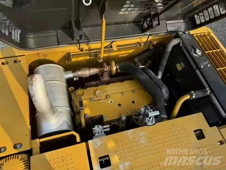 CAT CAT323D2L حفارات زحافة