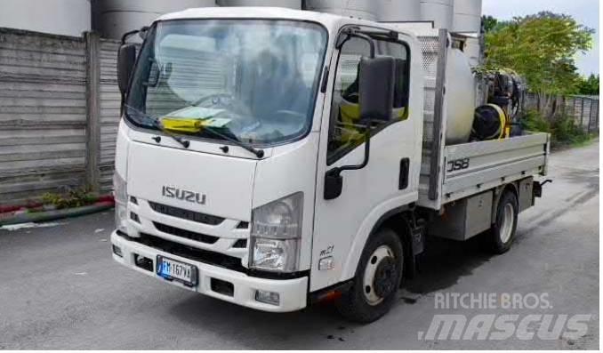 Isuzu N 1R 87A شاحنات ذات هيكل صندوقي