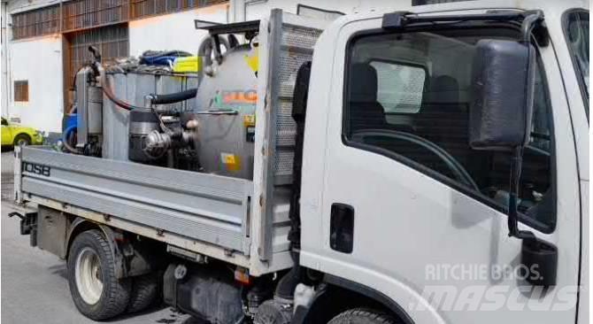 Isuzu N 1R 87A شاحنات ذات هيكل صندوقي