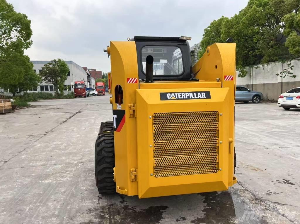 CAT 246 B لوادر صغيرة