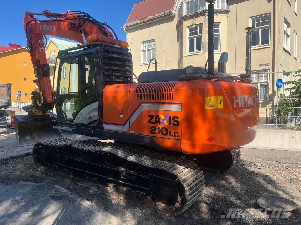 Hitachi ZX 210 حفارات زحافة
