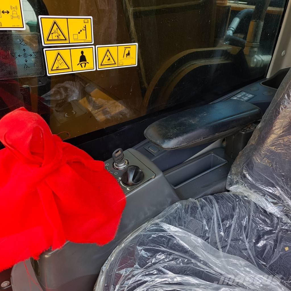 CAT 330 D حفارات زحافة