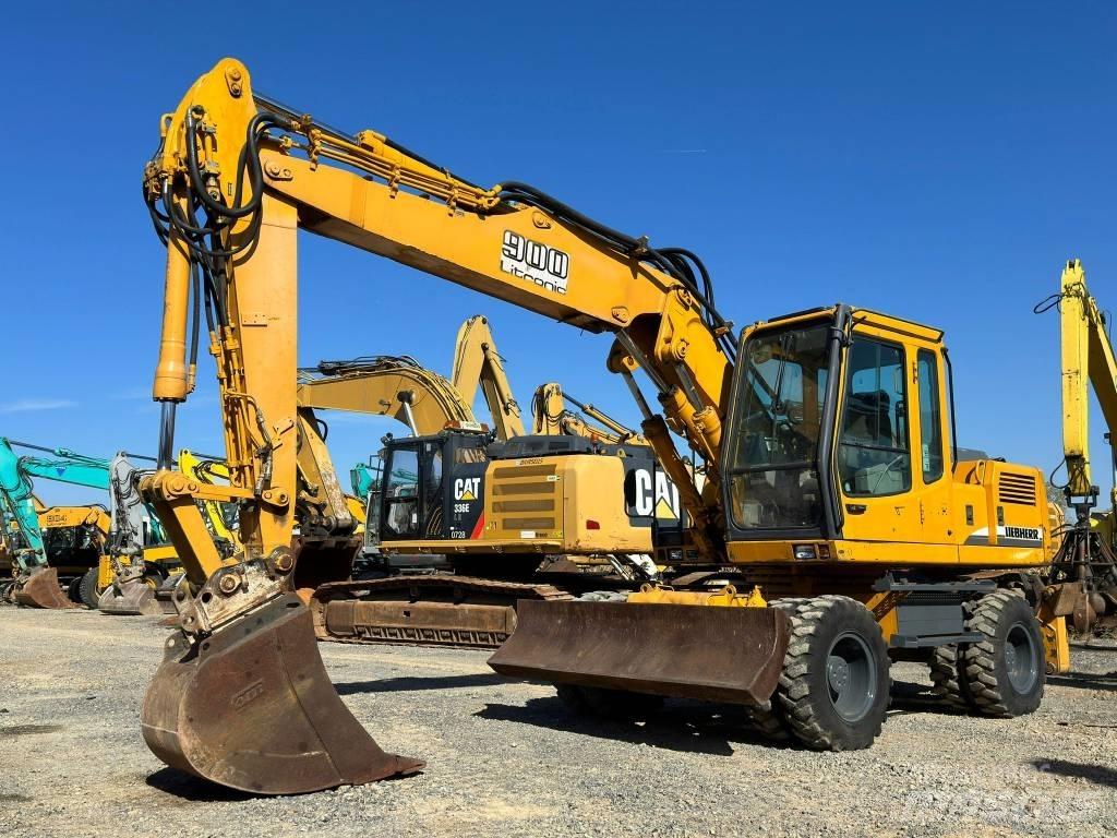 Liebherr A 900 B حفارات بعجل